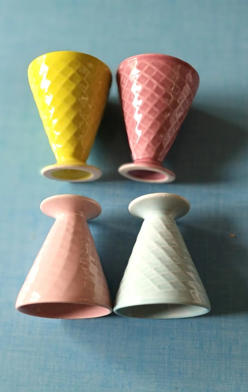 Set van 4 vintage kegelvormige ijsschaaltjes – photo 3